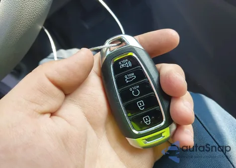 2023 Hyundai Elantra Sel z USA, uszkodzony, nr VIN 5NPLM4AG1PH104353